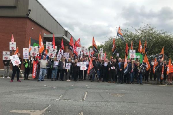 GMB fight back against Asda’s plan to impose contract 6