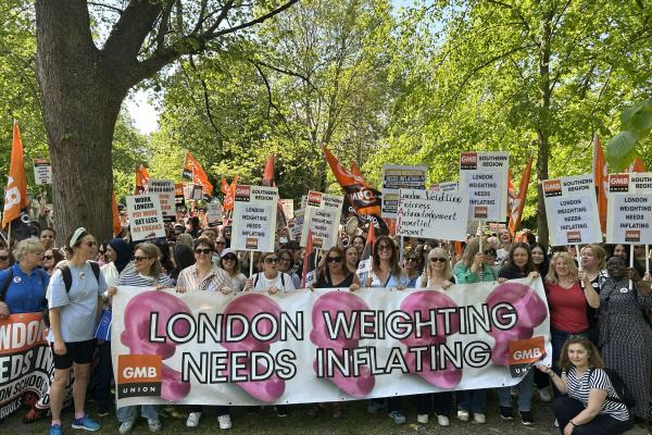 1000 school support staff to march on parliament over pay