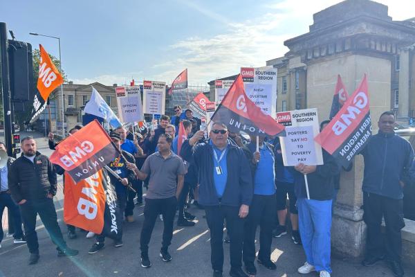 Royal Berkshire Hospital porters take two days of strike action