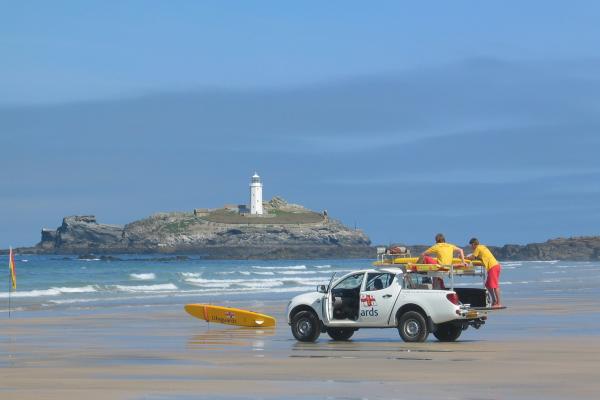 Thousands of coastguards no longer paid for call outs