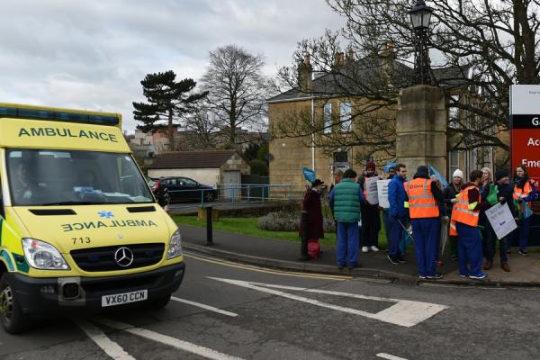 GMB Southern announces series of lunchtime hospital protests over insulting 3% pay offer
