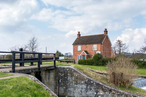 GMB union raises over a thousand pounds in a week for a fellow Thames lock-keeper battling cancer